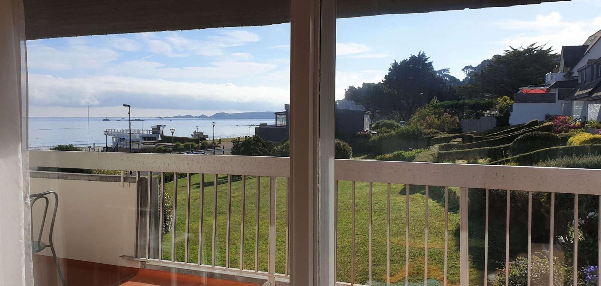 Appartement Vue Sur Mer Avec Terrasse, Plage De Trestraou A Perros-Guirec - Ref 861 Exterior foto